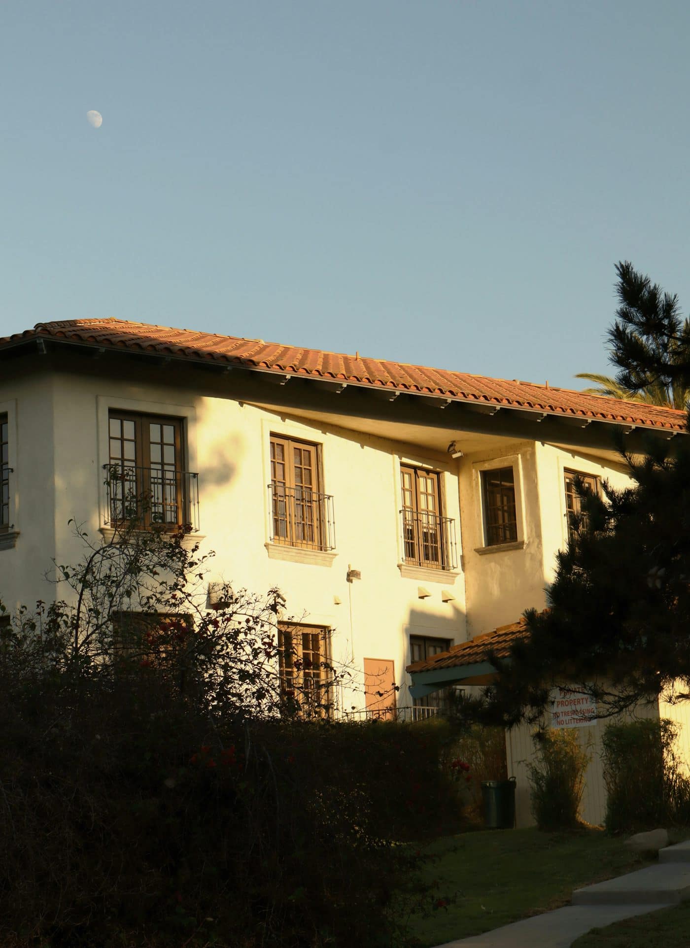 Casa con tejado de teja